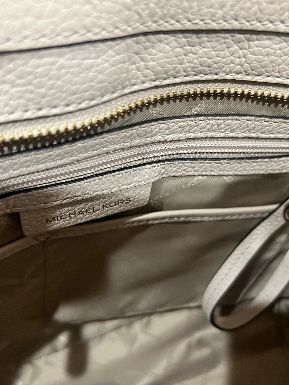 Michael Kors Pale Pink Pebbled Leather Tote with Gold Hardware - Picture 4 of 9